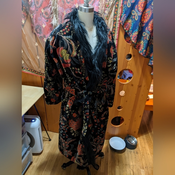 Velvet Coat/Kimono - Picture 4 of 4